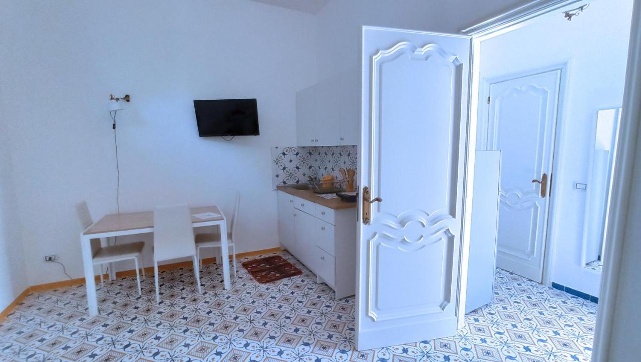 Villa Mary - Apartments Trani Exterior foto